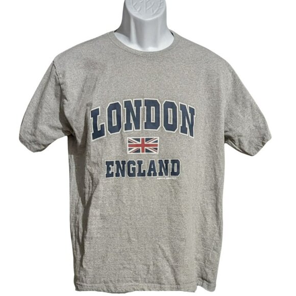 NWOT  LONDON ENGLAND FLAG MEN'S TEE SHIRT IN TRADITIONAL COLORS OF THE FLAG - Picture 1 of 4